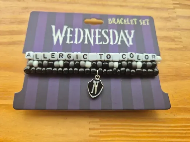 Kit 3 Pulseiras Wandinha. Originais. Neon Tuesday. Halloween