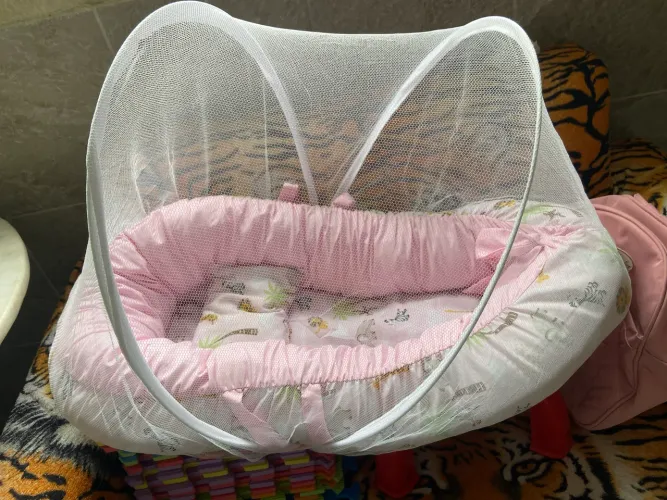 Berço ninho bebê com travesseiro e mosquiteiro..