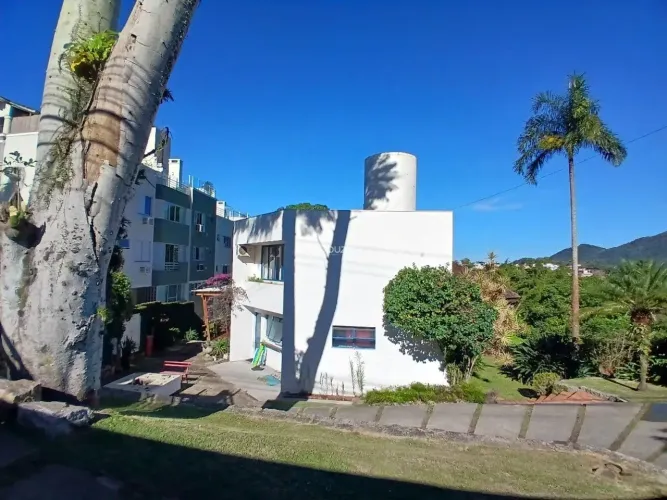 ALUGUEL | CASA NO CANTO DA LAGOA - LAGOA DA CONCEIÇÃO.