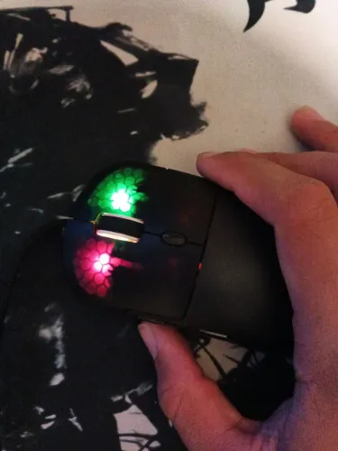 Mouse gamer completo pra tudo jogo e pesquisa,led colorido, e você pode mexe na dpi