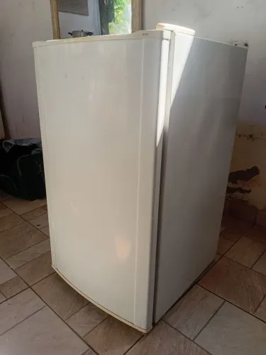 Frigobar Eletrolux 120L