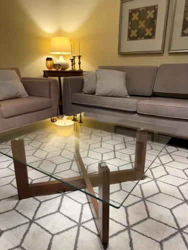 Mesa de centro moderna com tampo de vidro