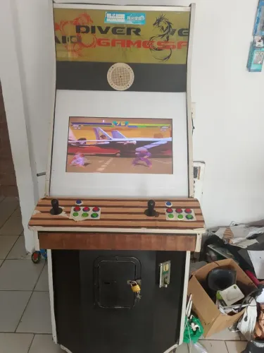 Fliperama Pandora box com mais de 2 mil jogos