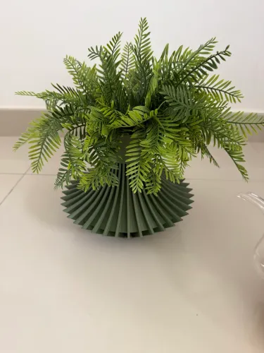Exótico arranjo de flores com vaso