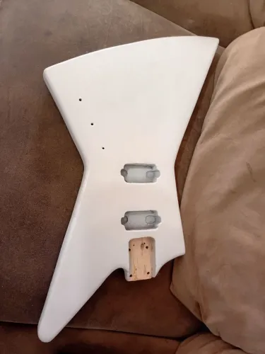 Corpo de guitarra Explorer em basswood
