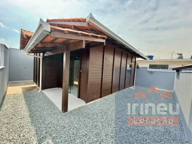 CASA RESIDENCIAL ARAQUARI - SC