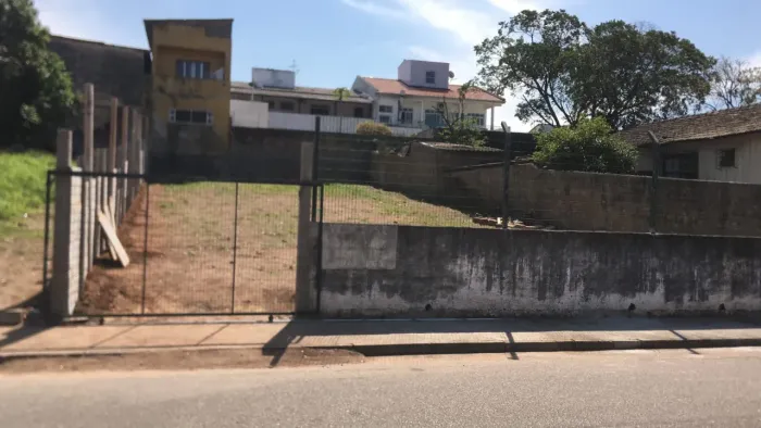 Terreno plano com 360m², todo murado no bairro Jardim Atlântico - Locação em Florianópolis