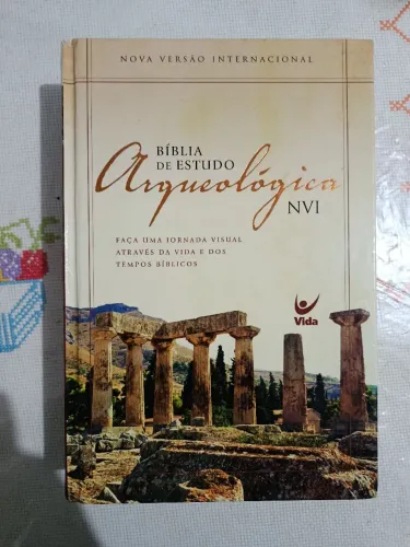 Bíblia de Estudo Arqueológica NVI.