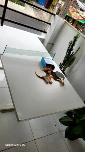 Vende-se mesa adaptada de ping pong.