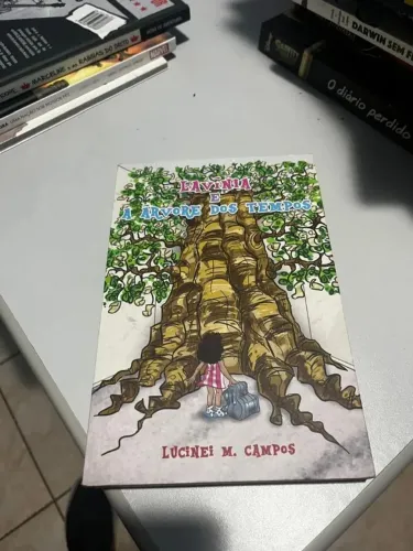 Livro Lavínia e a Árvore dos Tempos