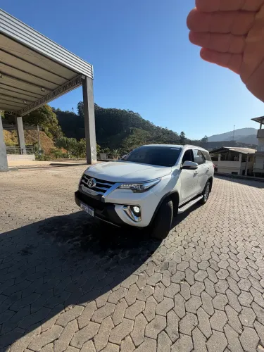 Toyota Hilux SW4 SRX 4X4 2.8 TDI 16V Dies. Aut. 2017