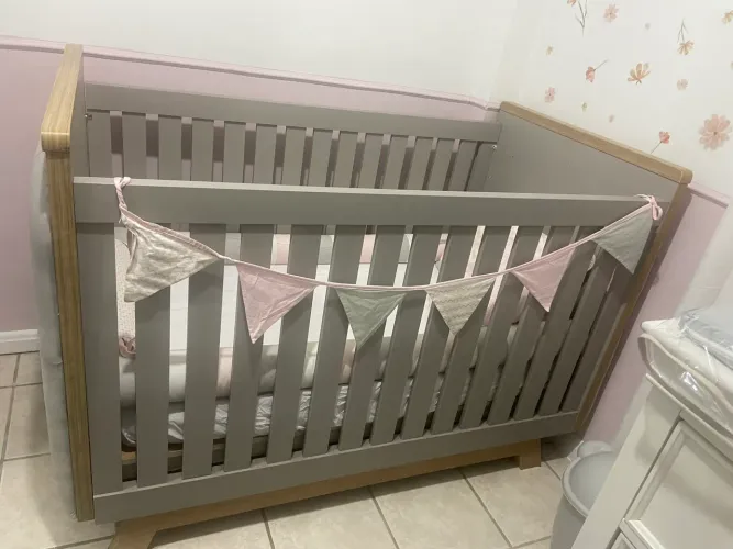 Berço Capitonê madeira maciça 