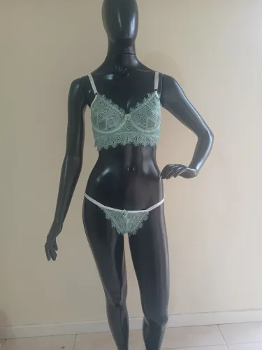 Conjunto Renda Sem Bojo com Aro, calcinha String 