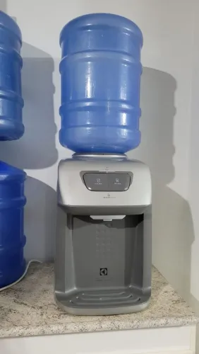 Bebedouro de Água Electrolux Prata com Refrigeração Eletrônica (BE11X) - Bivolt