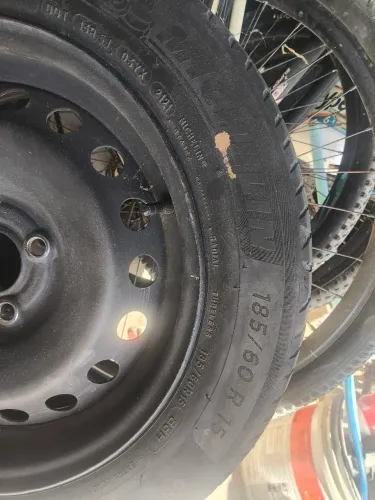 Roda de ferro aro 15 com pneu