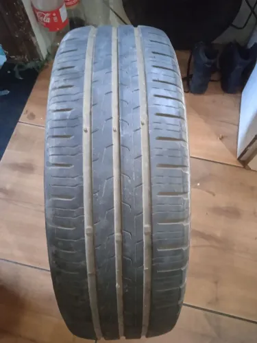 Vendo pneu aro 15 bem conservado