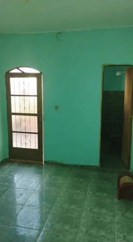 ALUGO CASA DE FUNDOS 