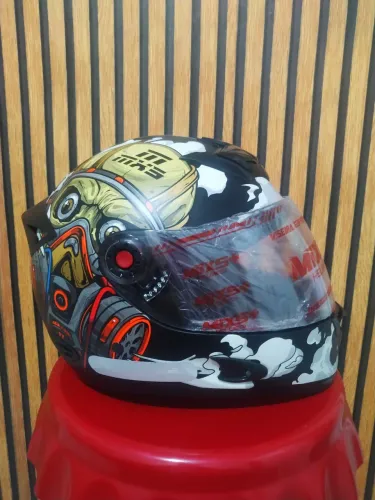 Capacete esportivo