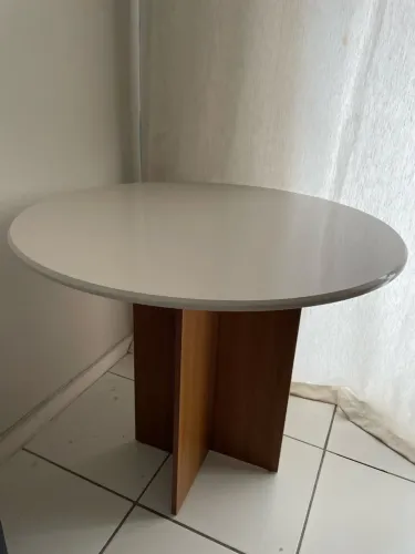 Mesa de jantar redonda