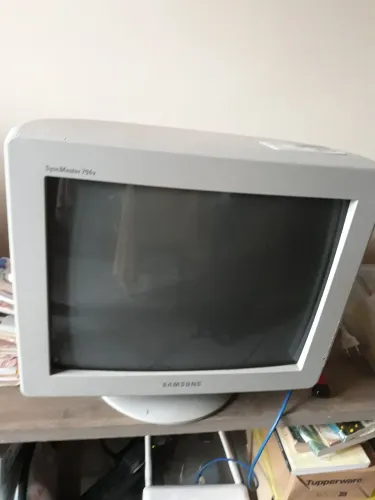 Monitor CRT Samsung 17pol controle digital