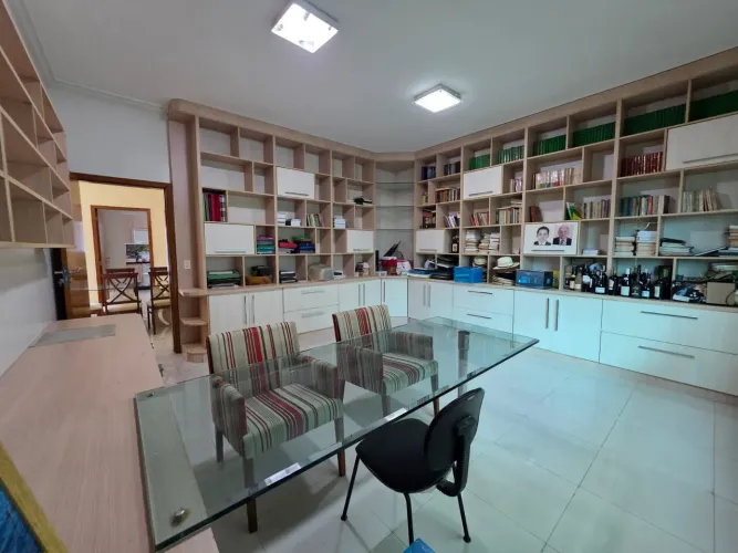 Casa p/ alugar no bairro (Adrianópolis)