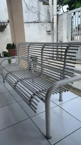 Banco de metal para jardim