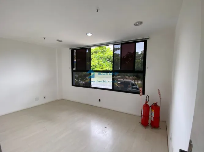 Sala para Locação no Shopping Millennium - Barra da Tijuca com 20m² por R$1.200,00