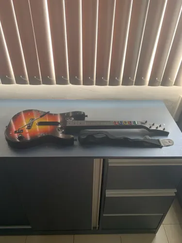 Guitarra Guitar Hero World Tour Xbox 360 / PC - Sem Fio Original