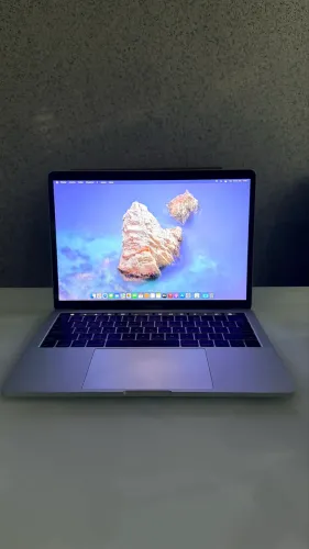 Macbook Pro Touch bar i5 8gb memória 500gb SSD
