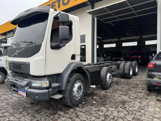 Volvo vm 330 6x4 bi truck
