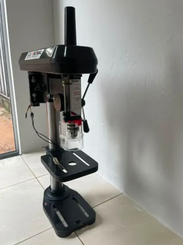 Furadeira de bancada Motomil