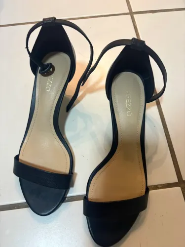 Sandália Arezzo preta
