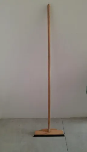 RODO DE MADEIRA PARA LIMPEZA