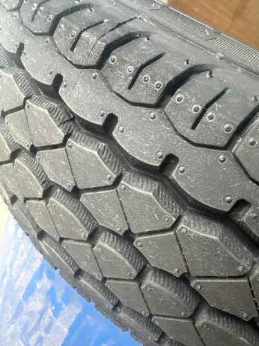 Pneus 185/R14 8 lonas novo