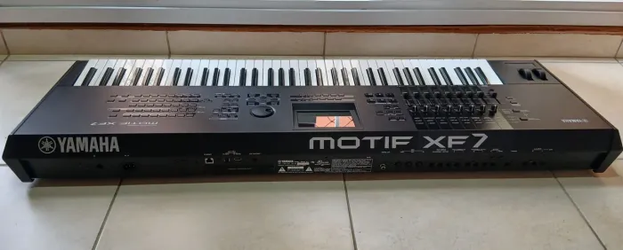 Teclado Yamaha Motif XF7 + Memória Flash (1Gb)