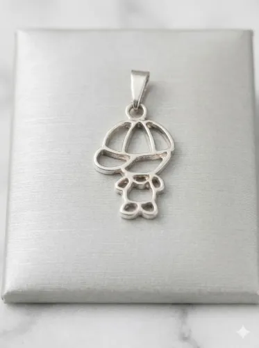 Pingente menino por apenas 10 reais
