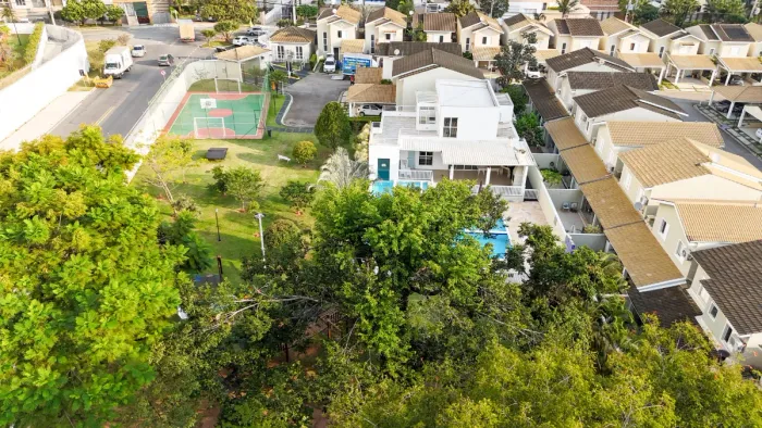 Casa no condomínio Villa Campolim para venda com 3 quartos, sendo 3 suítes, 180m²