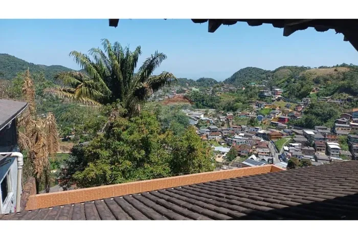 Casa com 1 Quarto para alugar, 35m² - Quitandinha, Petrópolis/RJ