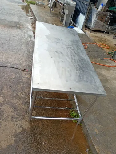Mesa inox grande e larga