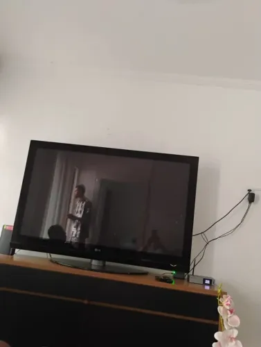 Doa-se TV 70" lG sem imagem somente áudio