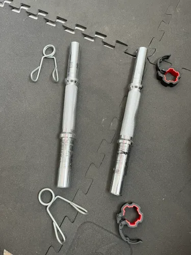 Um par de barras de mão para musculação