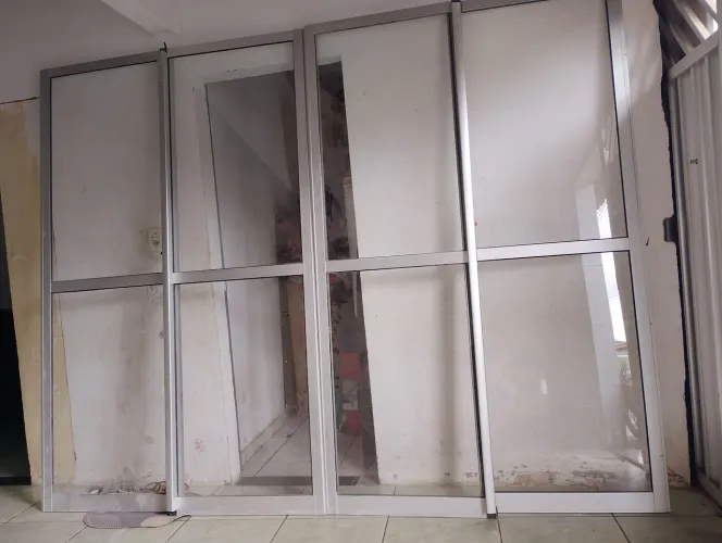 Porta de alumínio para sacada