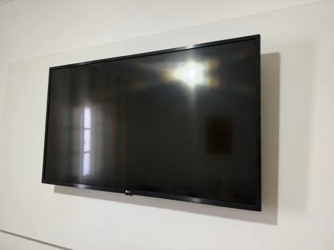 Smart TV LG de 43?, 4K, painel IPS, 60 Hz, HDR10, webOS, Wi-Fi e Bluetooth