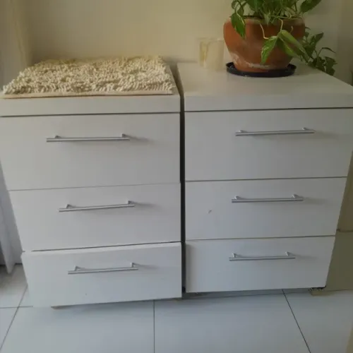 2 Gaveteiros/Mesinhas de cabeceira