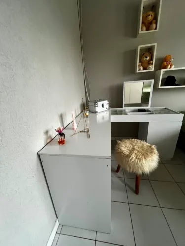 Penteadeira/ escrivaninha 