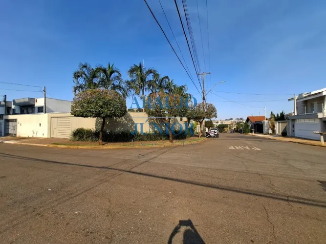 Casa à venda em Americana-SP, Vila Israel: 2 quartos, 1 suíte, 1 banheiro, 2 vagas de gara