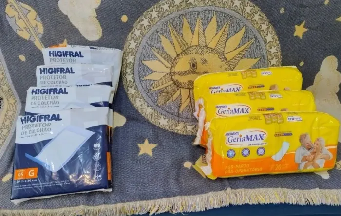 60 Absorvente geriátrico/ pós parto + 20 protetores de colchão 