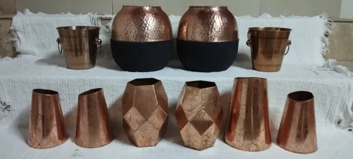Conjunto 10 Peças Decorativas e Vasos em Metal Cor Cobre / Rose Gold