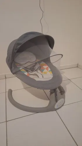 Cadeirinha de balanço inteligente