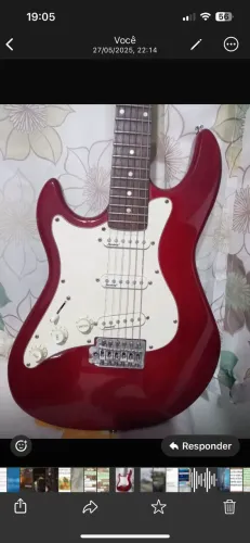 Guitarra elétrica Strinberg cor vinho (canhota)